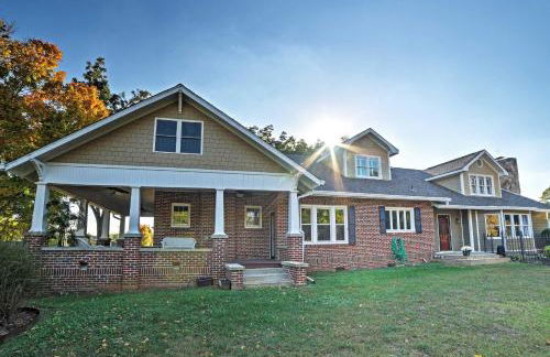 Spacious and Stunning Cleveland Getaway on 1 Acre - Foto 1