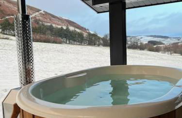 Quirky, Luxury Hideaway - Photo 25