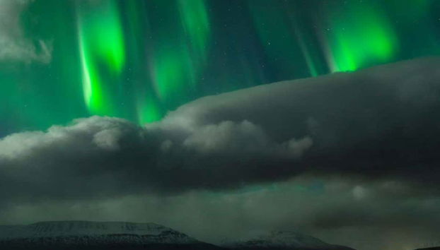 Aurora boreale lungo il fiume Reykjadalur
