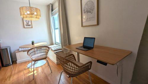 Boho 1-Bedroom BEACH Condo with Mid Size Parking, AC & Laundry - Walk 10min to BEACH! - Foto 3