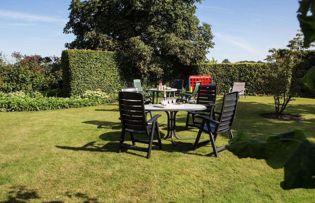 Spacious, Atmospheric Upper Floor of a Farmhouse With Garden - Foto 18