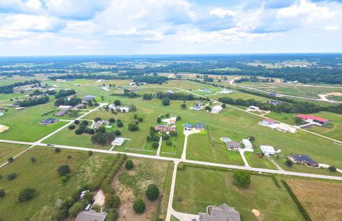 Aircraft Tours! Fly-In Hangar Apt in New Waverly - Foto 3