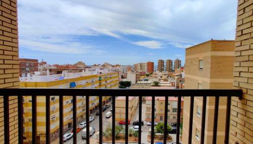 Piso cerca Playa con 2 duchas y 5 Aires Acondicionados - Foto 2