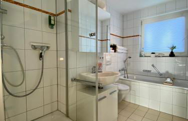 3 Zimmer Apartment in S-Bahn Nähe, 76 qm, max 5 Pers, 30qm Dachterasse, Garage, Internet 1000 MBit - Foto 12