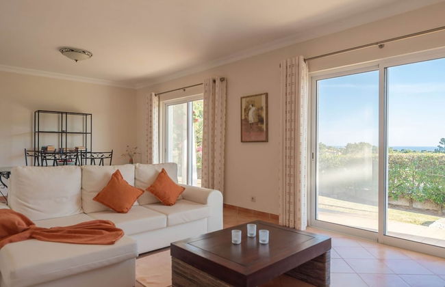 Lively Holiday Home in Albufeira With Private Pool 500m From the Beach - Foto 14