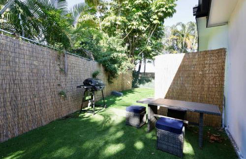 Luxury Oasis Getaway w/pool 15 mins from beach - Foto 55