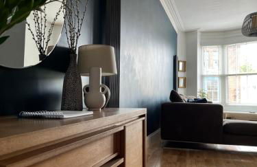 The Clock Tower Apartment - Spacious, Modern, 2 Bedroom Apartment , Southsea with Free parking - sleeps 4 - Photo 12