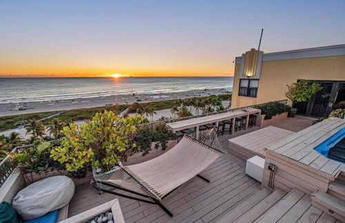 Crown Jewel of Ocean Drive- 2 story Penthouse, 4 Bedrooms & Private rooftop spa - Foto 45