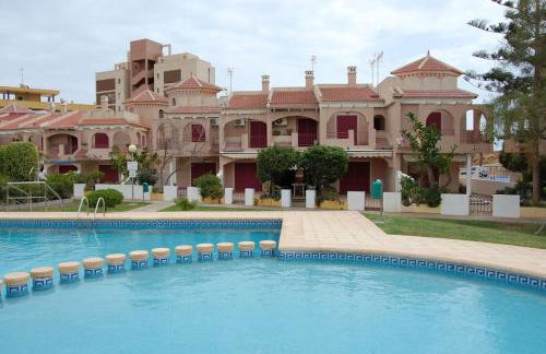 Precioso dúplex con piscina, en 1ª linea de playa - Foto 67