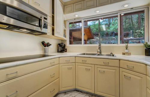 The Stone Lodge - Sleeps 15 - Hot Tubs - Game Room - Foto 13