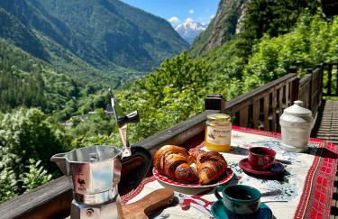 Cozy Three-Room Apartment with Mountain View & Parking - Ussin Chalet - Valtournenche - Foto 2