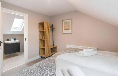 Earthy Elegance Stylish 4BR for Urban Escapes - Foto 38