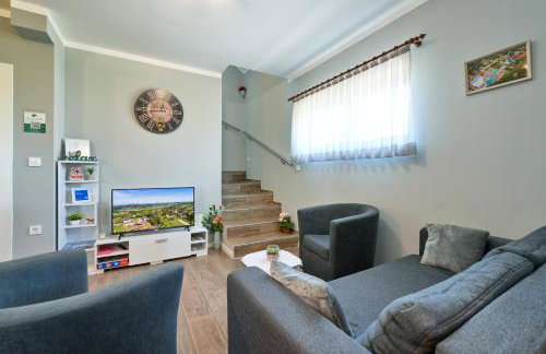 CVETKOVA HIŽA sa JACUZZIJEM - Foto 24