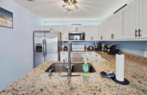 Navarre Beach Landing - Beach Gear Included - Walk to Beach - Sunset Views - Foto 46