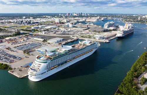 Cozy AirportHouse 5 min del aeropuerto WiFi parking privado - Foto 24