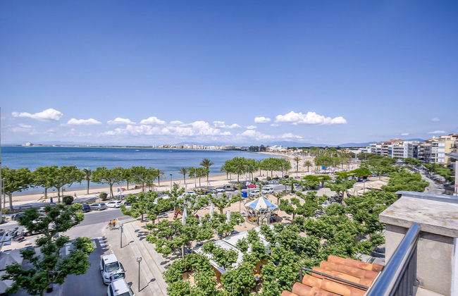 Centrally Heated Apt. in Roses - Photo 29