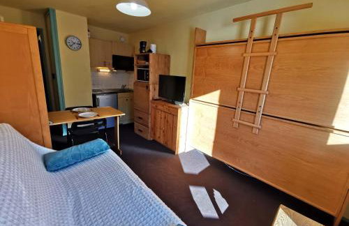 Studio au pied des pistes avec balcon et TV - FR-1-771-8 - Foto 5