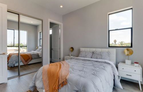 Luxury Modern 4 Bedroom 4 Bathroom Home with Rooftop Deck #4 - Foto 16