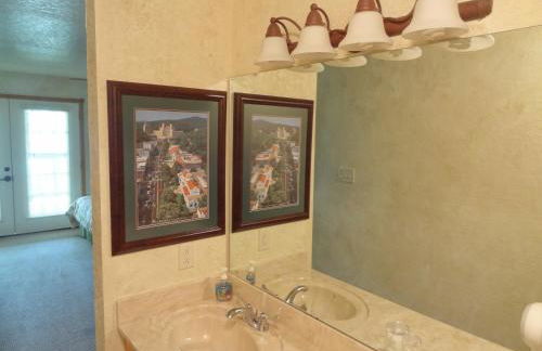 C16, Two bedroom, two bath, log-sided Harbor North luxury cottage with hot tub, cottage - Foto 13