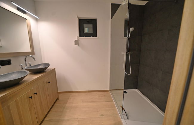 Chalet Near Durbuy With Forest & Hot Tub - Foto 12