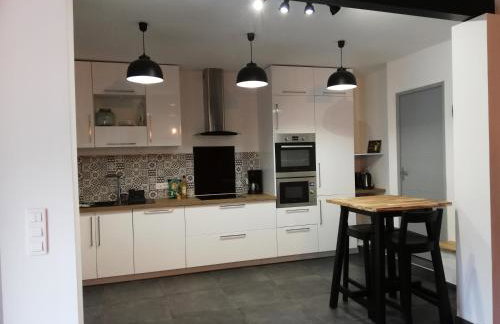 Grand gîte au coeur d'un charmant village - Foto 12