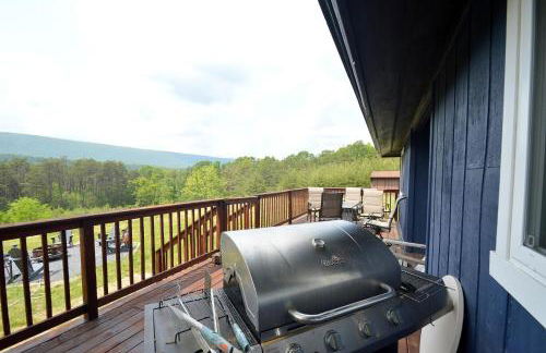 Black Bear Cabin - Fire Pit, Grill, View, Pet Friendly, Fireplace, King Bed, Wifi, Game Room - Foto 38