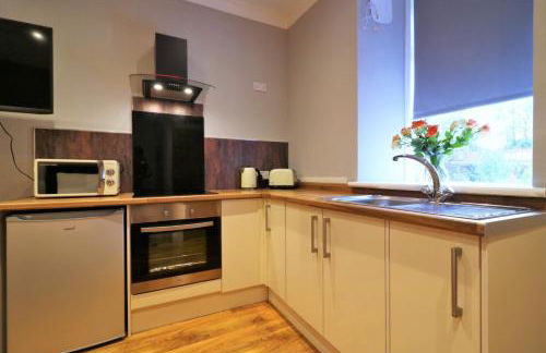 Signature - Linden Cottage Room 2 - Photo 8