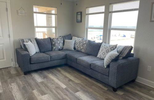 Surfside Beachfront Luxe - Photo 13