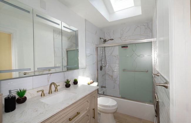 Cheerful & Beautiful 3-Bedroom Ranch - Photo 42