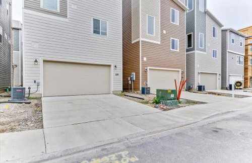 Modern 4BR Home Rooftop Patio Mountain Views - Foto 39