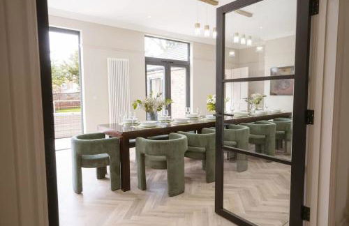 Our House Collective - Luxury Stay in Lincoln City Centre, Hot tub, Sleeps 16 - Foto 3