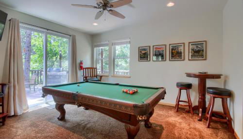 Rivercrest Lodge with Hot Tub-Pool Table-Firepit - Foto 3