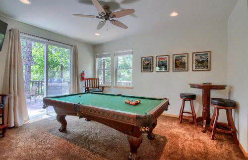 Rivercrest Lodge with Hot Tub-Pool Table-Firepit - Foto 3