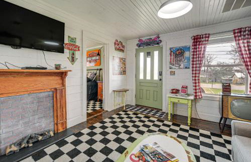 Retro Retreat in Llano with Screened Porch! - Photo 5