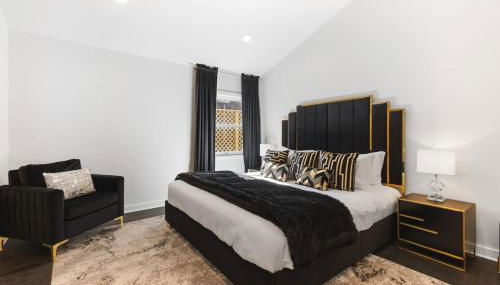 Vibrant Neon Condo Near Restaurants, Coffee and Bars - Foto 3