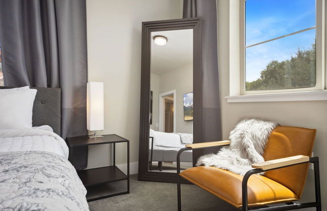 Swanky Townhome Near Old Town, Breweries and River - Foto 7