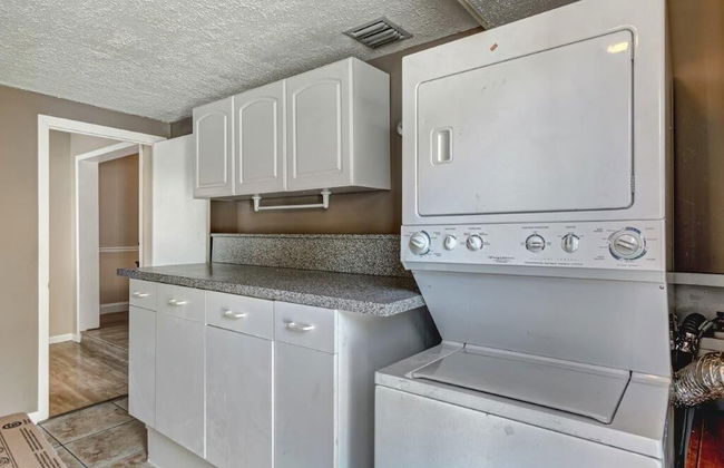 Beautifully Renovated 5 Bedroom with Guest House 5 Home by RedAwning - Foto 49