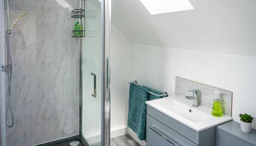 Walking distance to hospital and town with free off-road parking - Foto 4