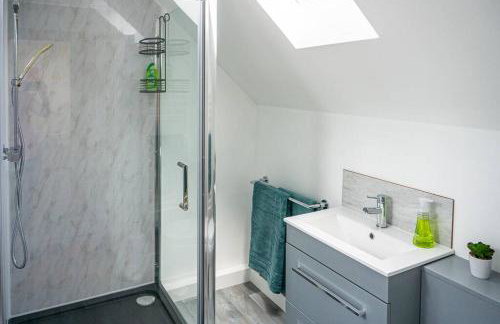 Walking distance to hospital and town with free off-road parking - Foto 4