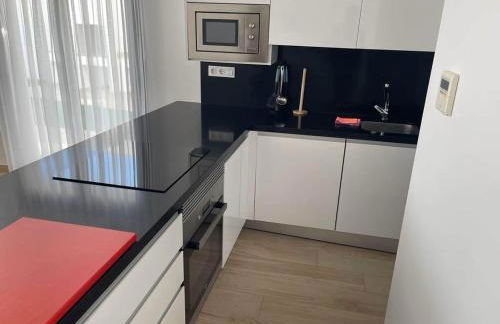 PANORAMISCH modern vakantiehuis in Finestrat bij Benidorm met 3 slaapkamers, gelegen op de 1ste lijn met privézwembad en omheinde privétuin, zicht op zee, de bergen met 'Kilómetro Vertical del Puig Campana' en op de skyline van Benidorm City en Finestrat - Foto 17