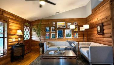 Enchanted Log Cabin Retreat Near Bradenton and St Pete - Foto 2