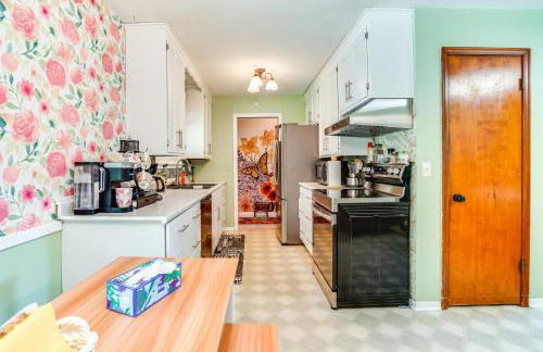 Family-Friendly Cottage Grove Home with Fireplace! - Foto 2