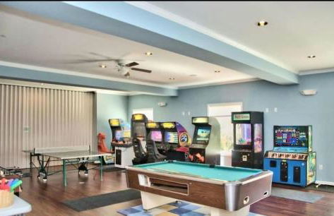 The Hut House 3BR 3BA Game Room Massage Chair - Foto 19