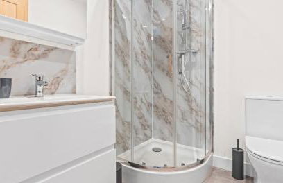 2BR Apartment with Sofa bed I Prime Town Centre Location I Gold St D-Lux, Modern Amenities, Walk to Train, Bus Stations, Shops & Cafés I Leisure and Business Stays Welcome - Foto 21