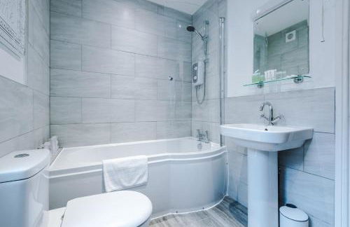 Spacious Modern Chester Home - Great Location - Photo 13