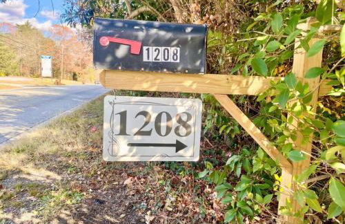 Quietude Place, Stylish 2 Bedroom House with Full Kitchen - Photo 19