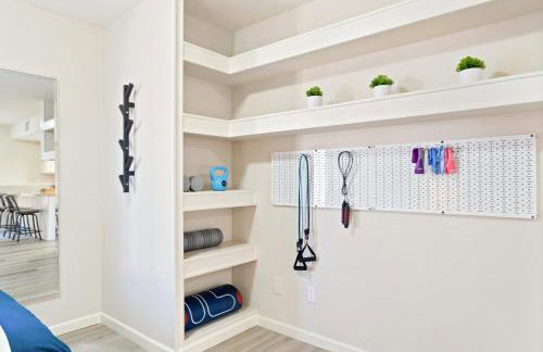 Pool-side Villa with Perfect Views - Foto 47