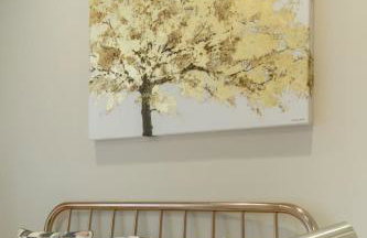 Elegant Epsom Flat in Period Building - Photo 17