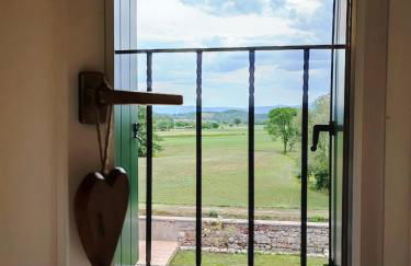 Incantevole vista dalle mura del castello. - Foto 46