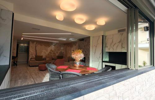 Sandy's Superior Suite - Photo 20